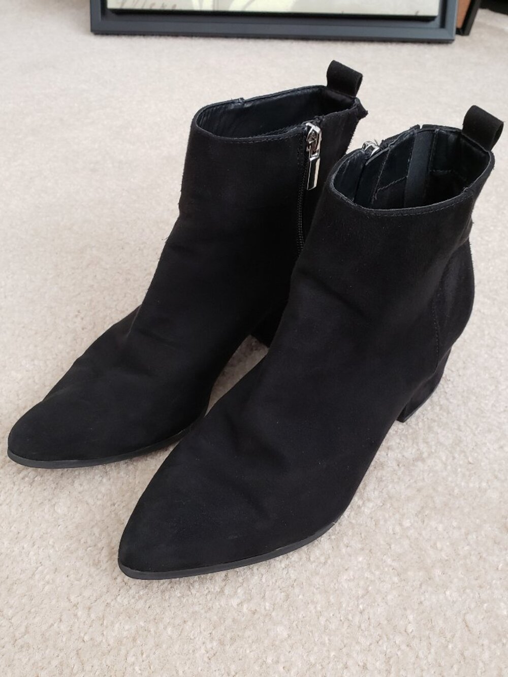 Women's size 7.5 black short heeled boots booties side zip up classic Fall